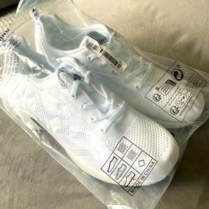 Man white gym shoes, nwt, size 45 European